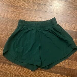 Lululemon size 6 track that shorts